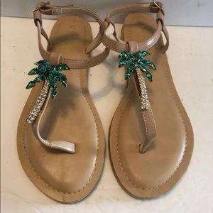 NWOT Venus palm tree sling back sandal size 7.5